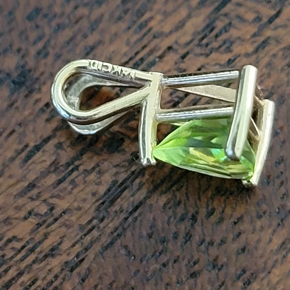 Peridot Pendant / set in gold - Picture 6 of 10